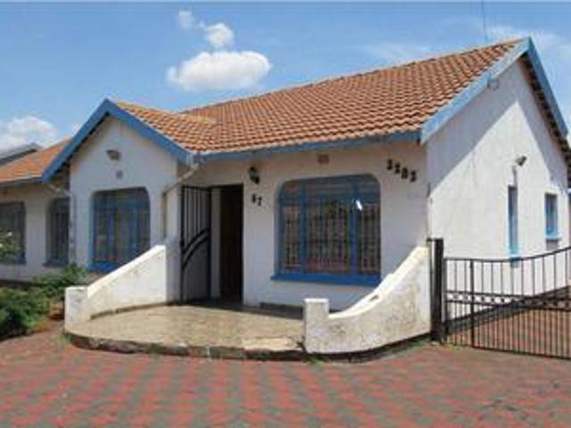 3 bedroom family home with fitted ki.
