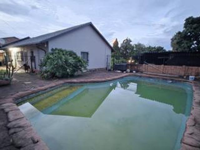 3 bedroom family home with flatlet o.