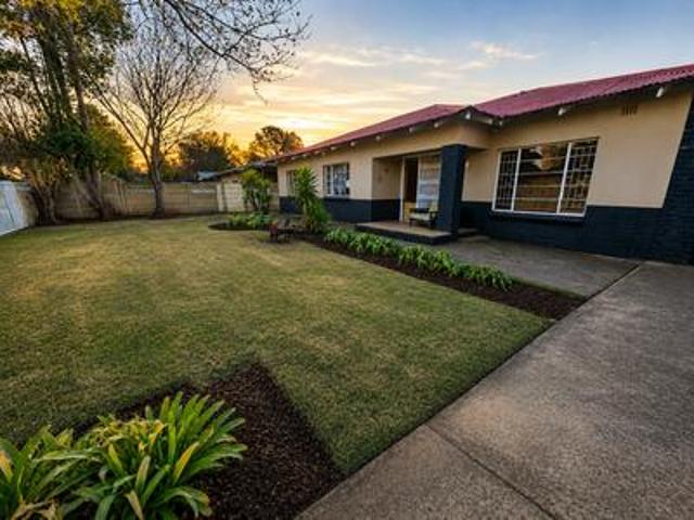 3 bedroom family home with flatlet p.