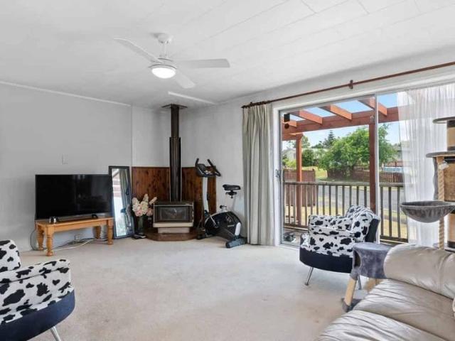 3 Bedroom Family Home with Large Fully Fenced Section in Manurewa