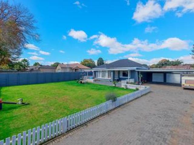 3 bedroom family home with lots of s.