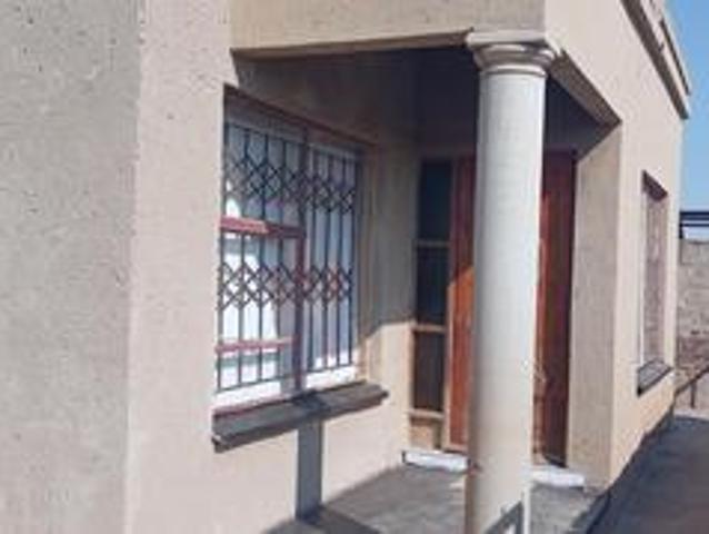 3 bedroom family home with outside rooms
