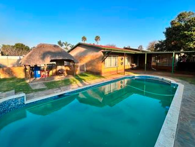 3 bedroom family home with pool, fla.