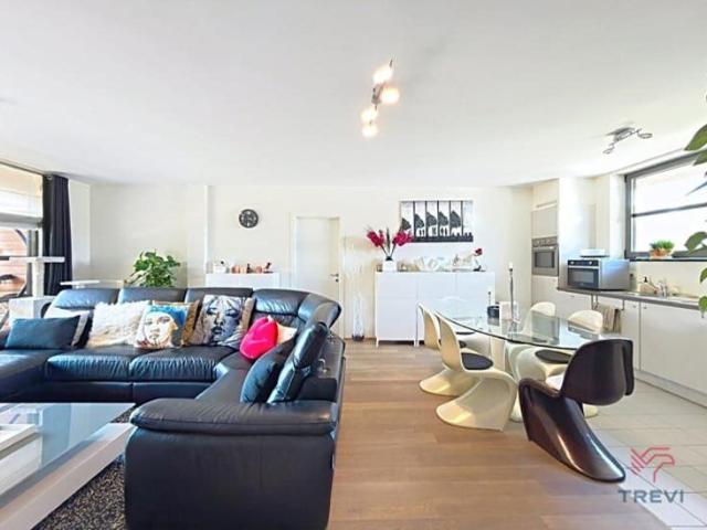 3 bedroom flat with a terrace, swimming pool and gym