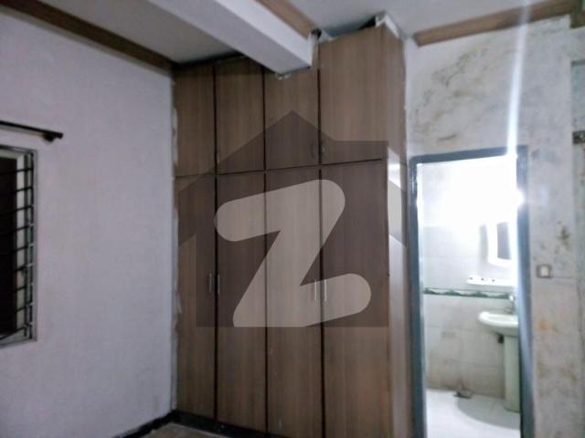 3 bedroom Flat available for rent in Soan Garden B block bijli separate gas combined water supply rent demand 35k with maintenance 40k Soan Garden Block B