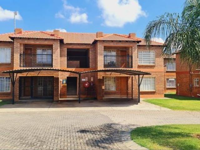 3 Bedroom Flat For Sale in Waterval East