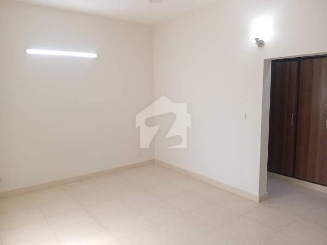 3 Bedroom Flat For Sale In Askari 5 In Good Condition