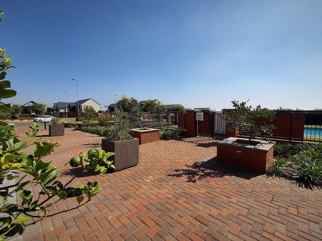 3 Bedroom Flat For Sale in Golden Fields Estate