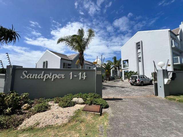 3 Bedroom Flat in Aston Bay