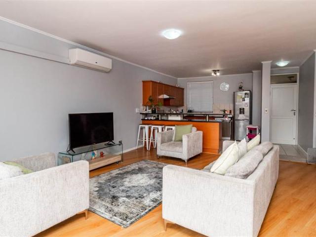 3 Bedroom Flat in Century City