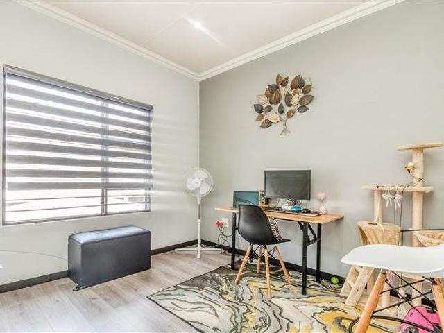 3 Bedroom Flat in Ferndale