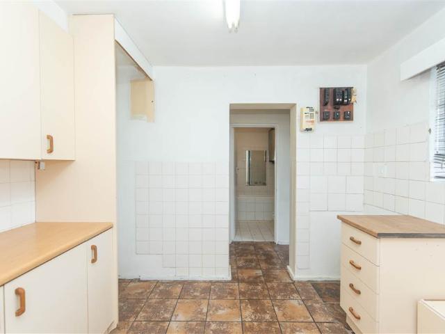 3 Bedroom Flat in Gelvan Park