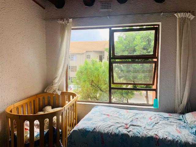 3 Bedroom Flat in Morningside