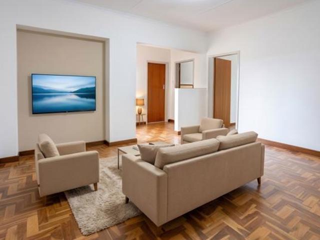 3 Bedroom Flat in Muckleneuk