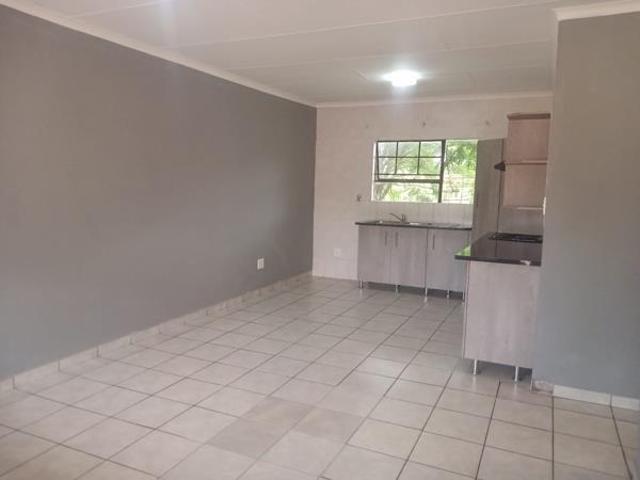 3 Bedroom Flat in Pioneer Park