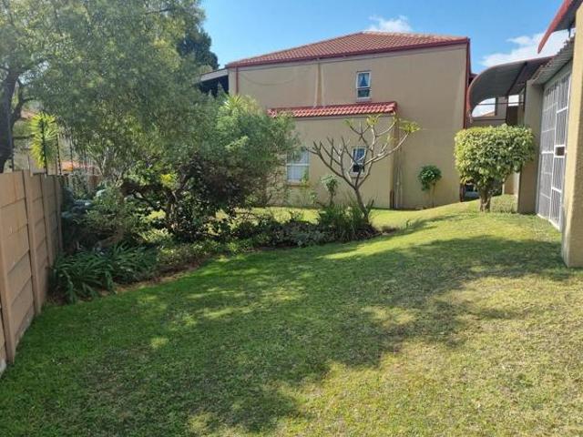 3 Bedroom Flat in Safari Gardens