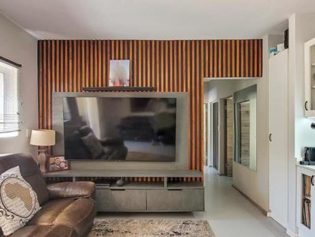 3 Bedroom Flat in Sheffield Manor