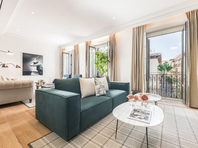 3 Bedroom Flat North of the Center with Lots of Light