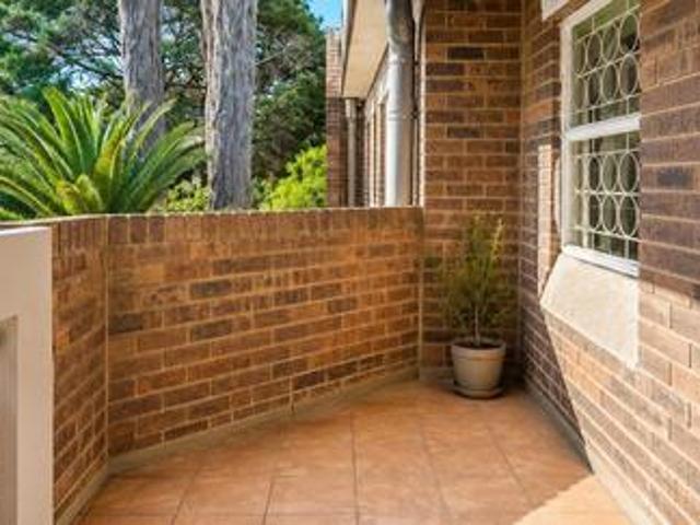 3 bedroom flat on the market in thre.