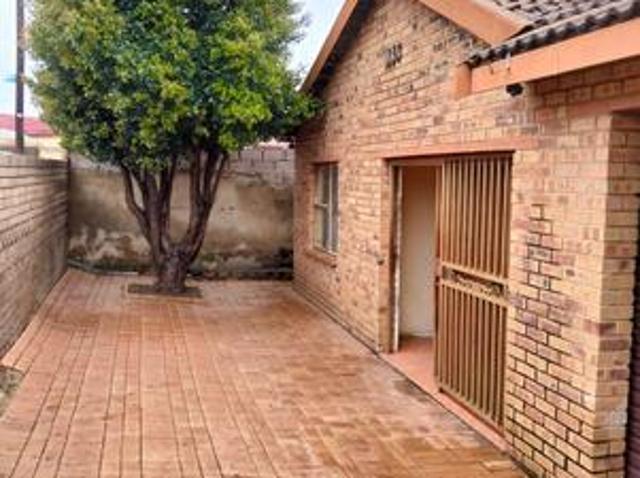 3 bedroom free standing house in ebo.