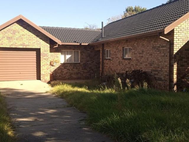3 Bedroom Freehold For Sale in Crystal Park