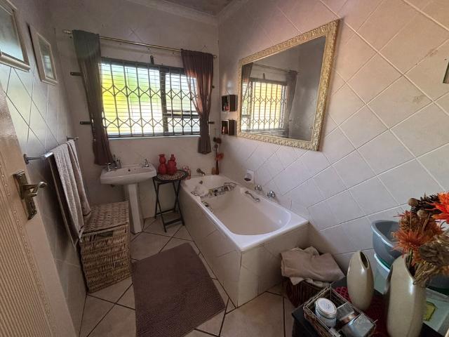 3 Bedroom Freehold For Sale in Klippoortje