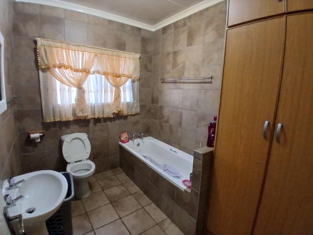 3 Bedroom Freehold For Sale in Kuruman