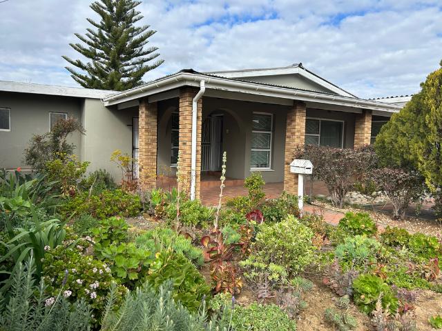3 Bedroom Freehold For Sale in Johnson Park