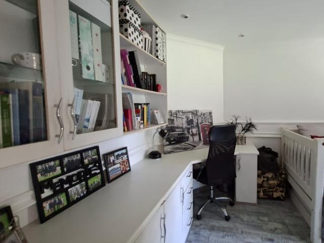 3 Bedroom Freehold For Sale in Sunward Park