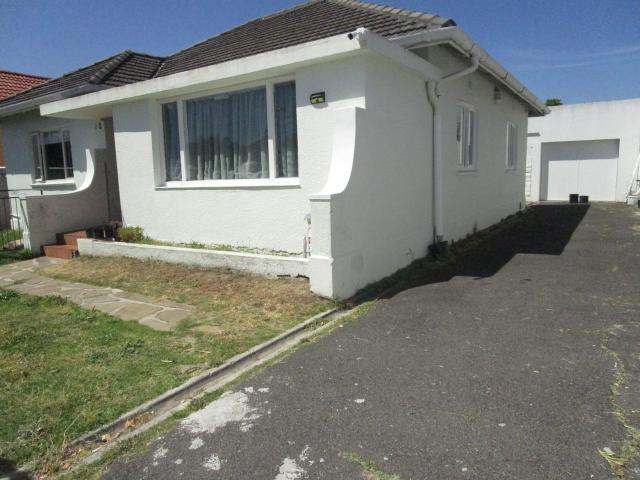 4 Bedroom House For Sale in Rondebosch East