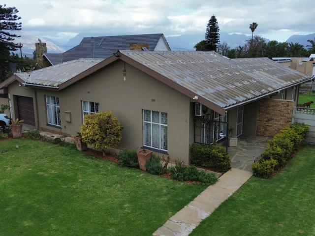 3 Bedroom Freehold For Sale in Worcester West