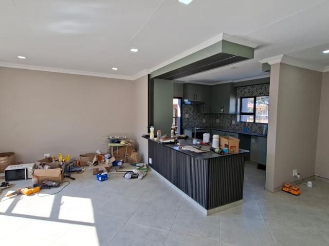 3 Bedroom Freehold To Let in Minnebron