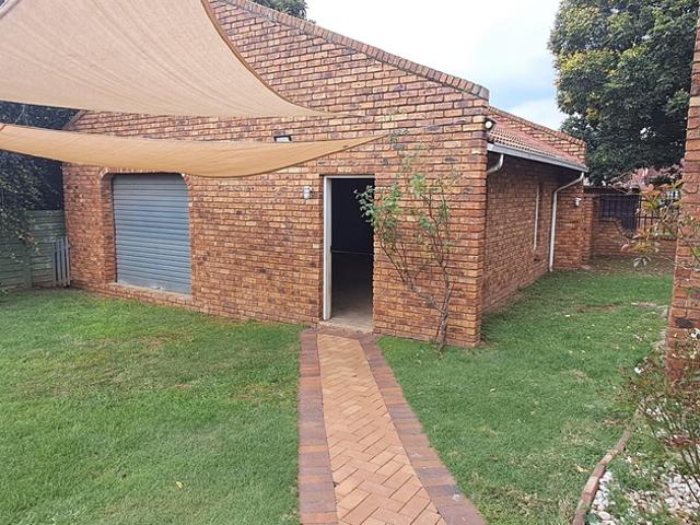 3 Bedroom Freestanding To Let in Lakeside
