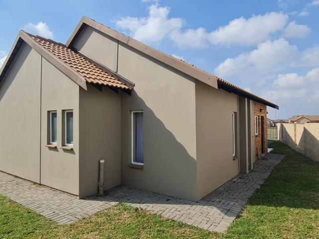 3 Bedroom Full Floor To Let in Waterkloof Hill Estate