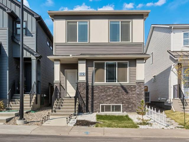 3 Bedroom house & 12 mins to YYC airport and 23 mins to Downtown