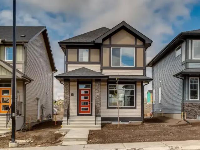 3 Bedroom House Cochrane AB 104181283