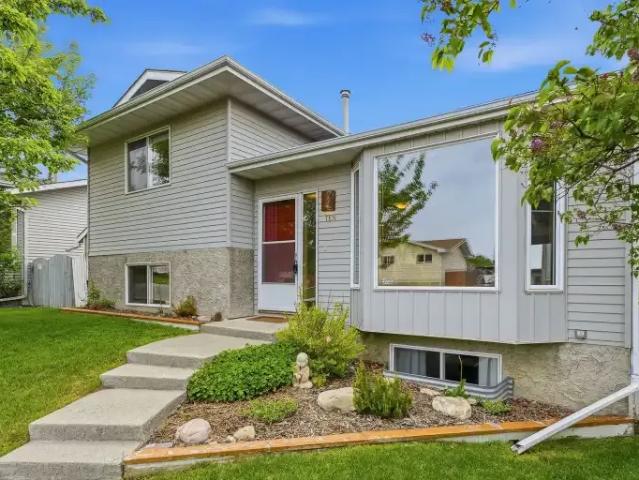 3 Bedroom House Cochrane AB 104506845