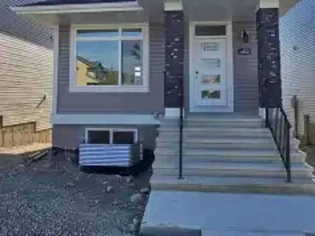 3 Bedroom House Cochrane AB 104753863