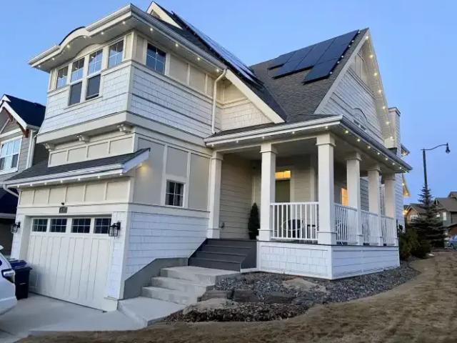 3 Bedroom House Cochrane AB 105110680