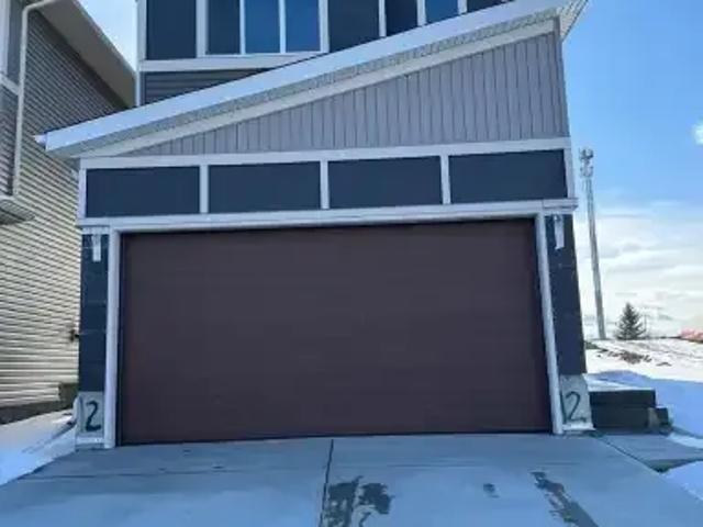 3 Bedroom House Cochrane AB LS103060476
