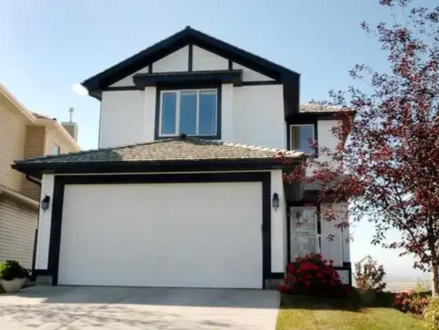 3 Bedroom House Cochrane AB LS104910210