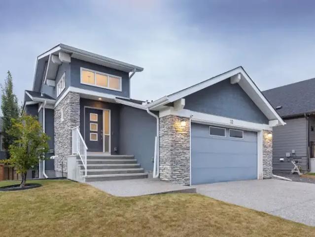 3 Bedroom House Calgary AB 96909003
