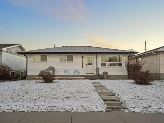 3 Bedroom House Calgary AB 101556164
