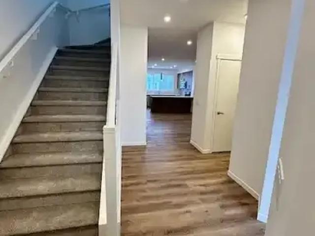 3 Bedroom House Calgary AB 101612403