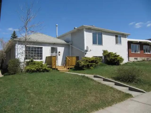 3 Bedroom House Calgary AB 102468313