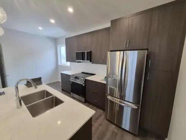 3 Bedroom House Calgary AB 102518809