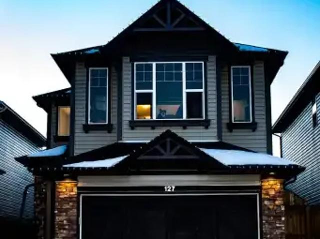 3 Bedroom House Calgary AB 102700819