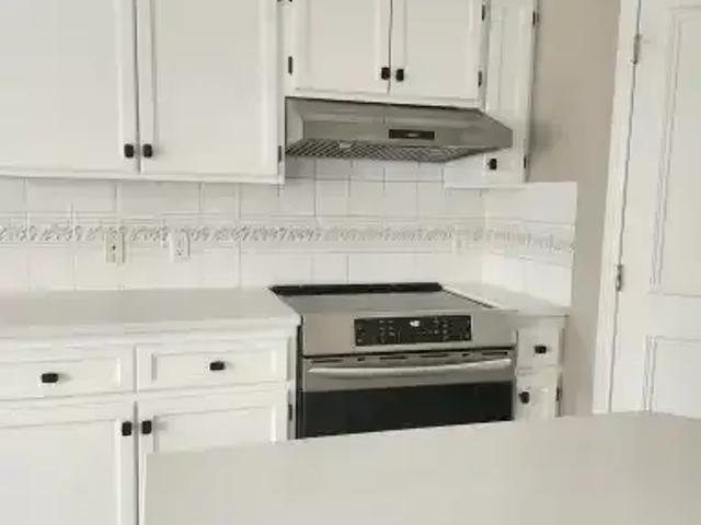 3 Bedroom House Calgary AB 102752522