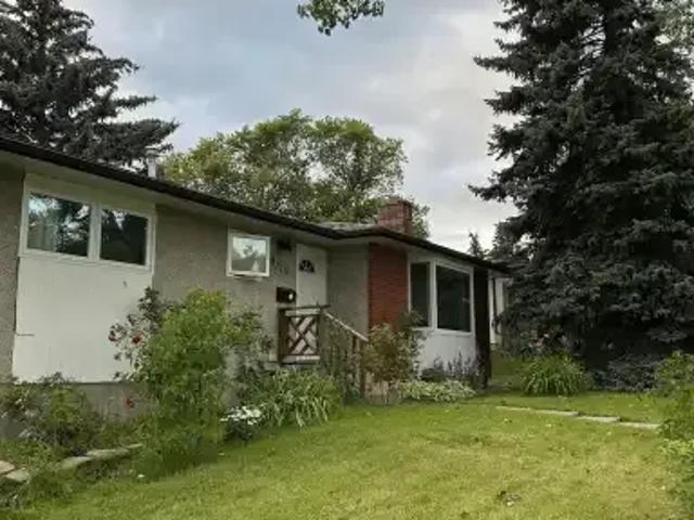 3 Bedroom House Calgary AB 102770820