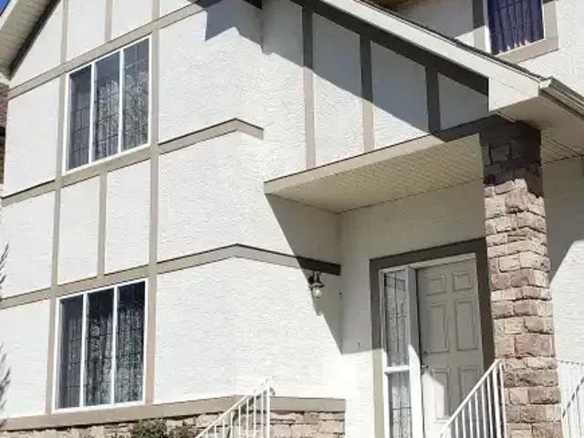 3 Bedroom House Calgary AB 102811662